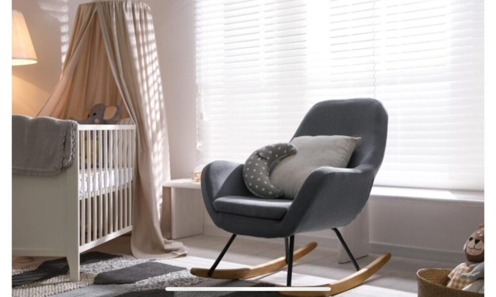barefoot-and-pregnant:-review-of-the-naomi-home-glider